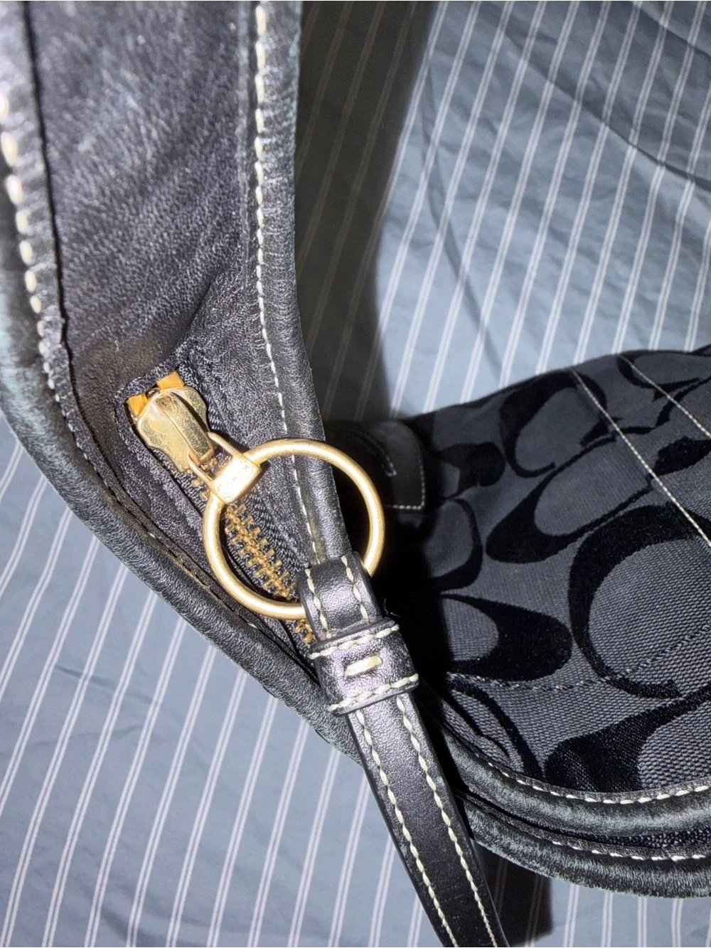 VINTAGE COACH HOBO SHOULDER BAG IN BLACK SIGNATURE JACQUARD